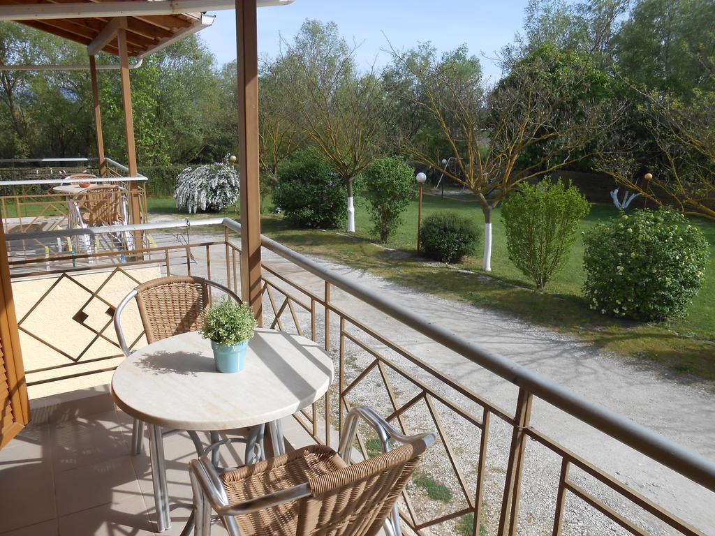 Zisis Garden Studios Ioánnina Exteriör bild